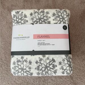 Threshold Flannel Sheet Set - Gray and White Snowflake